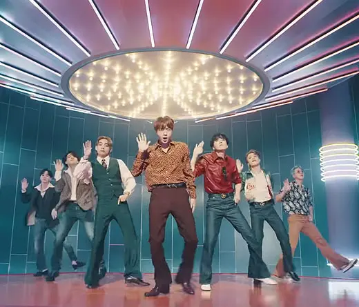 BTS anunci un nuevo lbum y lanz el video de la versin coreogrfica de Dynamite.